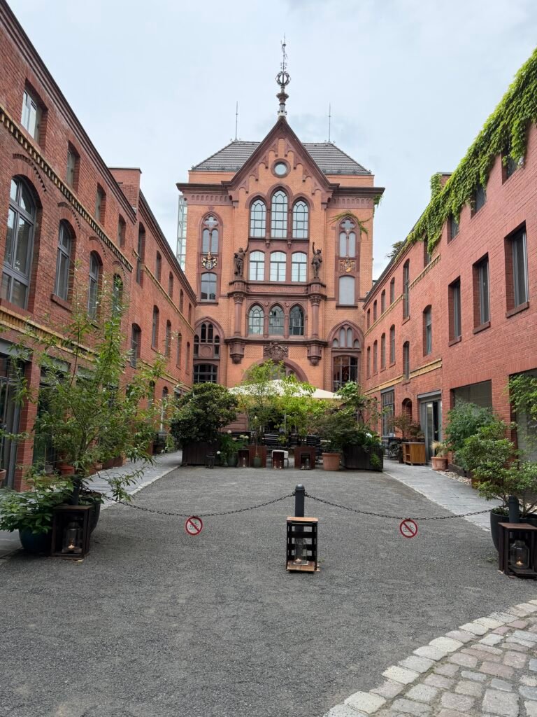 Katz Orange, Berlin
